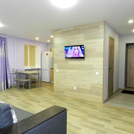 3-Room Apartment Near Inturist On Sobornyi Avenue 156, By Grandhome Zaporizhia Buitenkant foto
