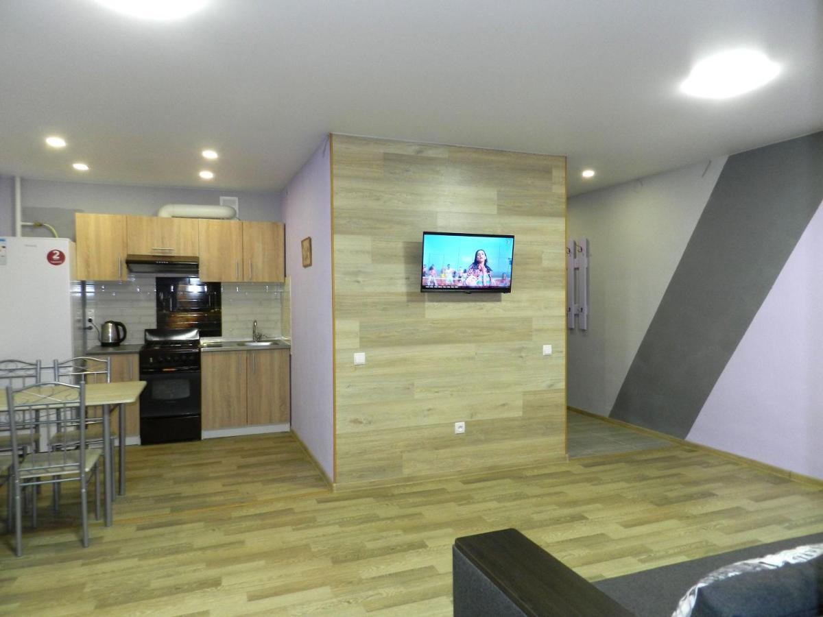 3-Room Apartment Near Inturist On Sobornyi Avenue 156, By Grandhome Zaporizhia Buitenkant foto