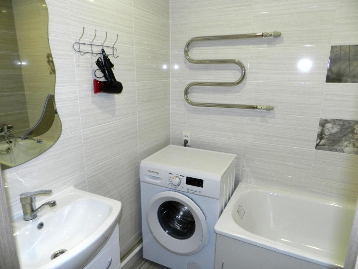 3-Room Apartment Near Inturist On Sobornyi Avenue 156, By Grandhome Zaporizhia Buitenkant foto
