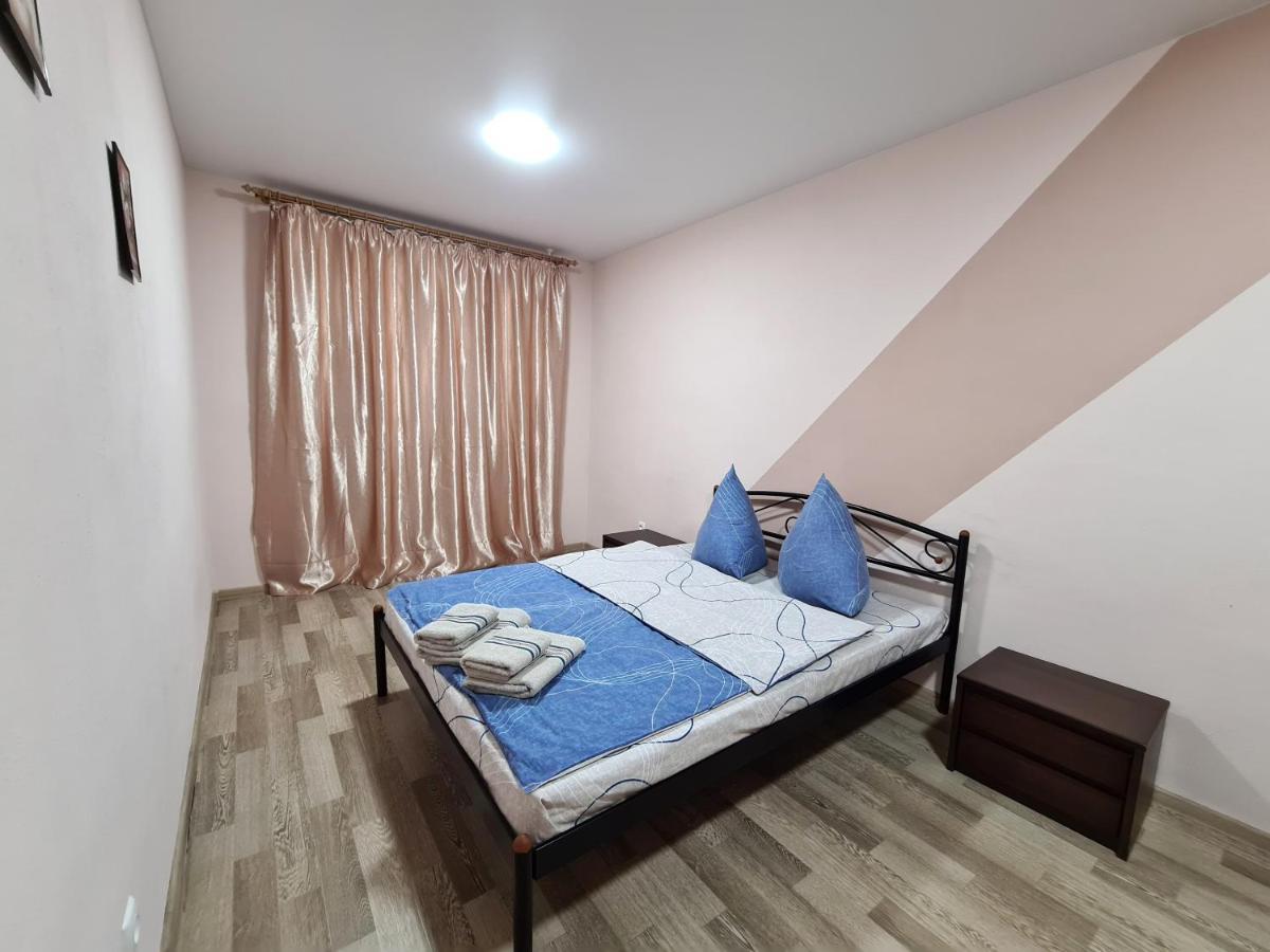 3-Room Apartment Near Inturist On Sobornyi Avenue 156, By Grandhome Zaporizhia Buitenkant foto