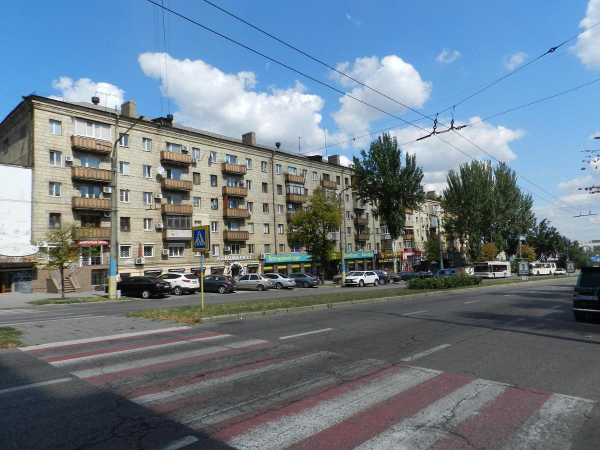 3-Room Apartment Near Inturist On Sobornyi Avenue 156, By Grandhome Zaporizhia Buitenkant foto